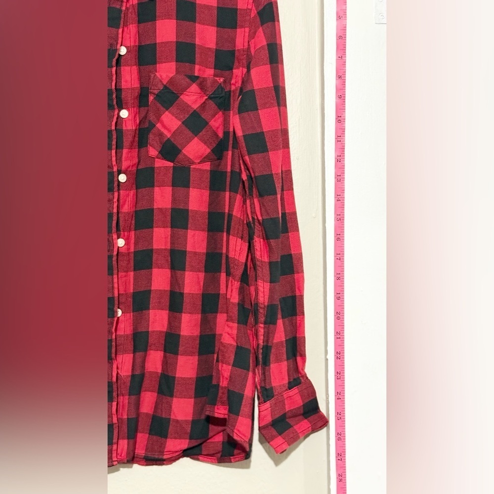 GAP Women's red and black checkered shirt with buttons, size S
MTP (11) - Picture 6 of 8